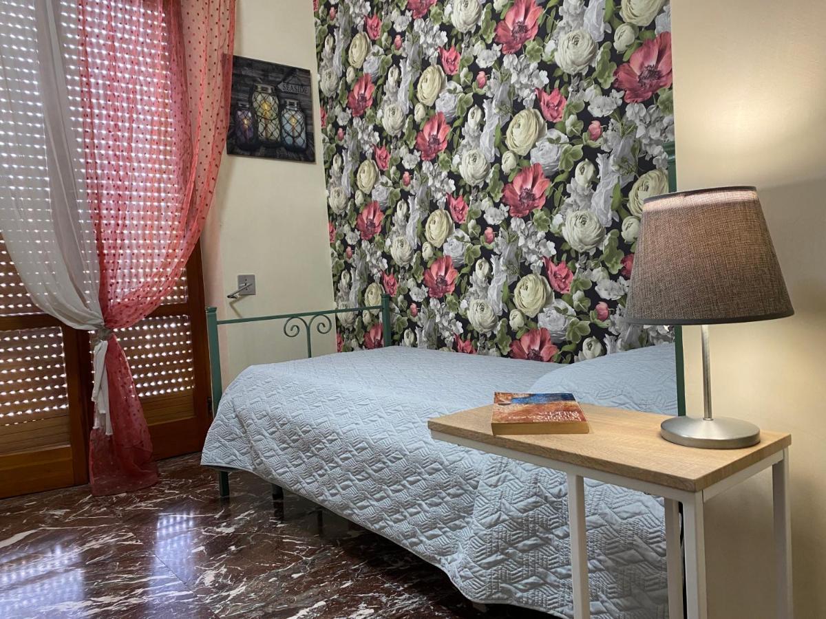 Bed and Breakfast La Dimora Di Vesta Lecce Exterior foto