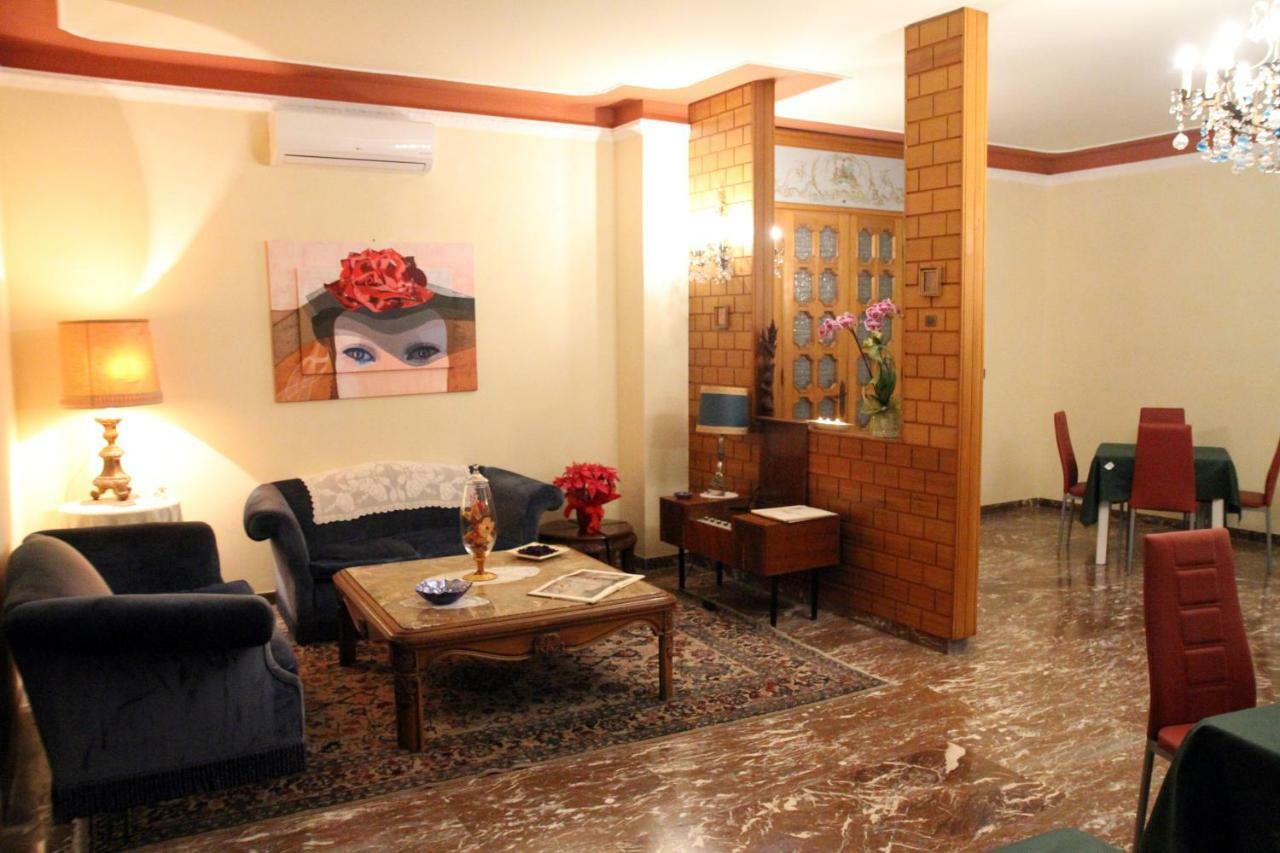 Bed and Breakfast La Dimora Di Vesta Lecce Exterior foto