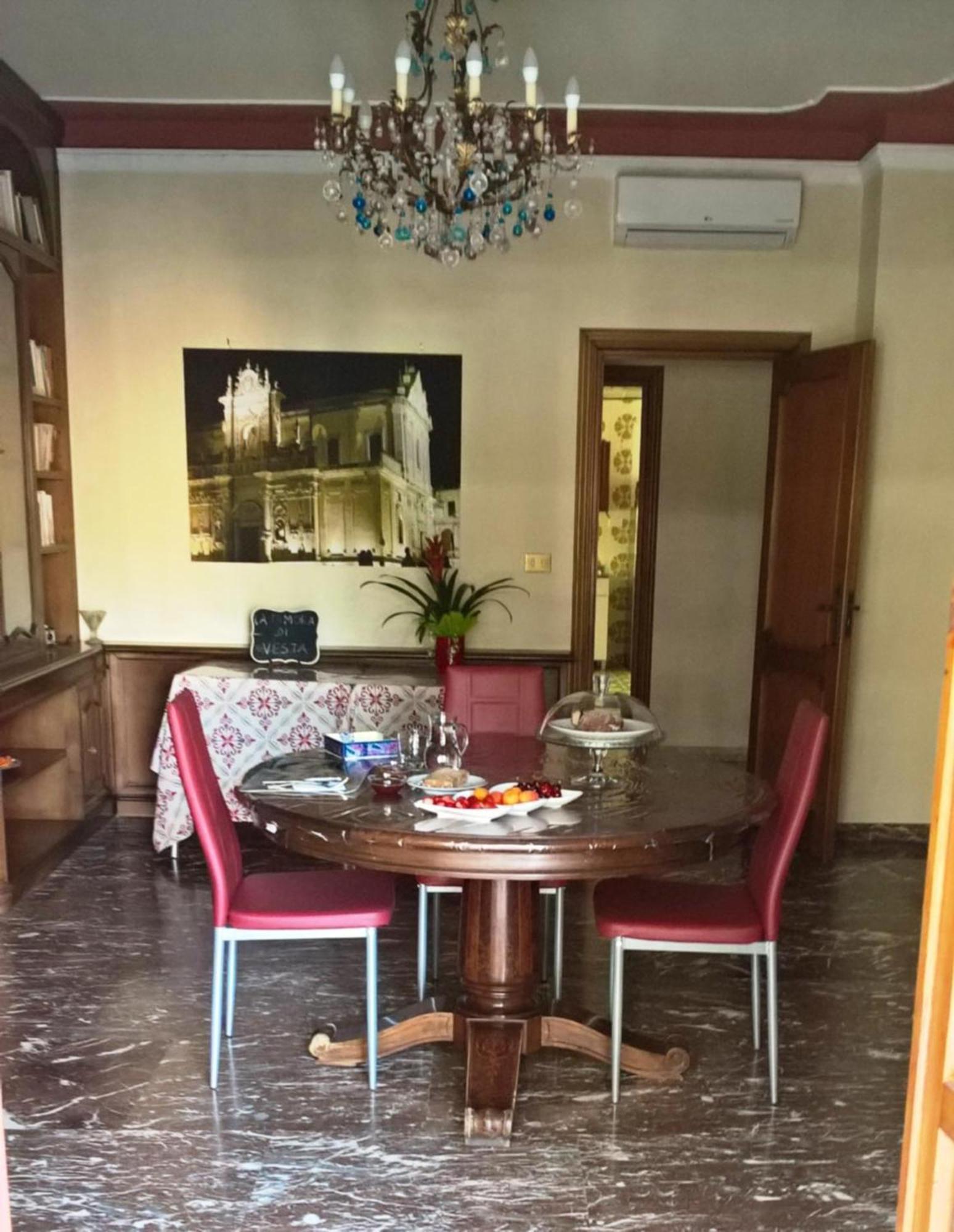 Bed and Breakfast La Dimora Di Vesta Lecce Exterior foto