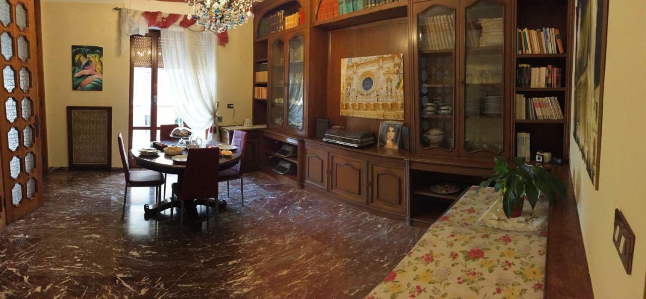 Bed and Breakfast La Dimora Di Vesta Lecce Exterior foto