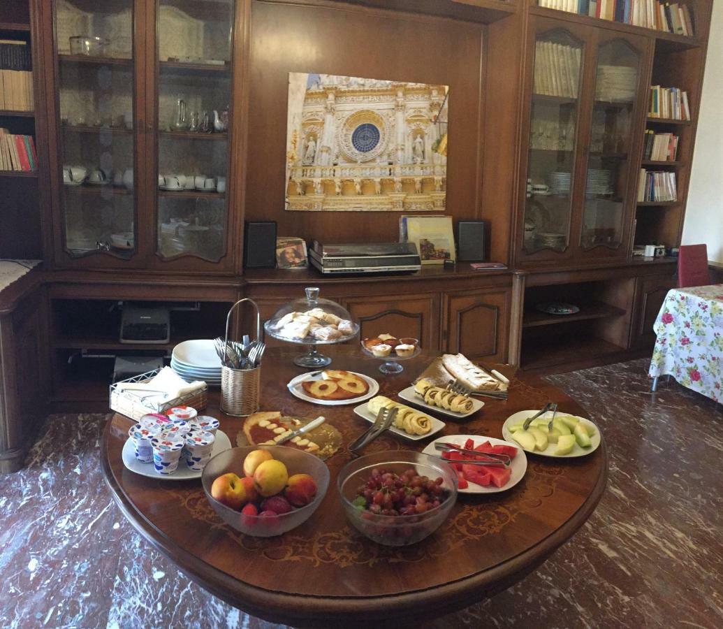 Bed and Breakfast La Dimora Di Vesta Lecce Exterior foto
