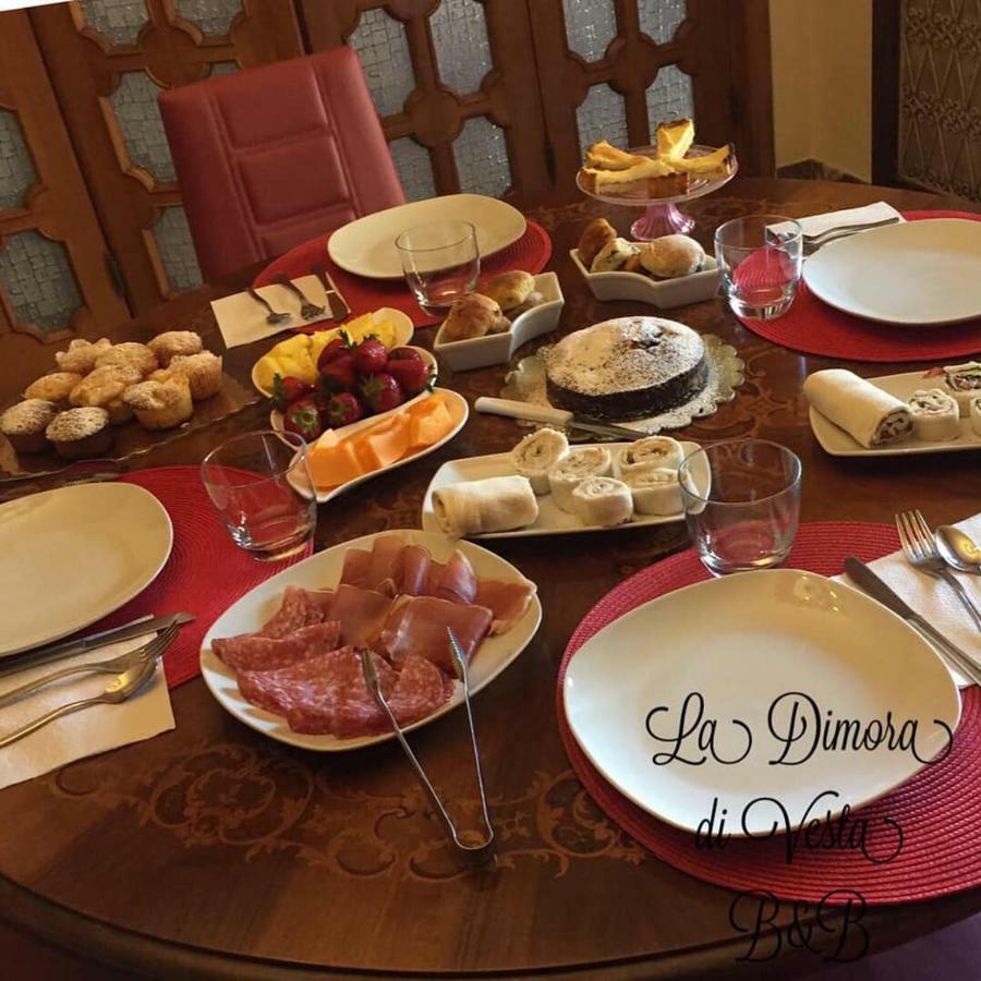 Bed and Breakfast La Dimora Di Vesta Lecce Exterior foto